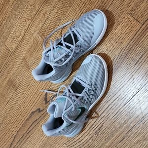 Nike Kyrie Irving basketball shoes VEUC size 8
